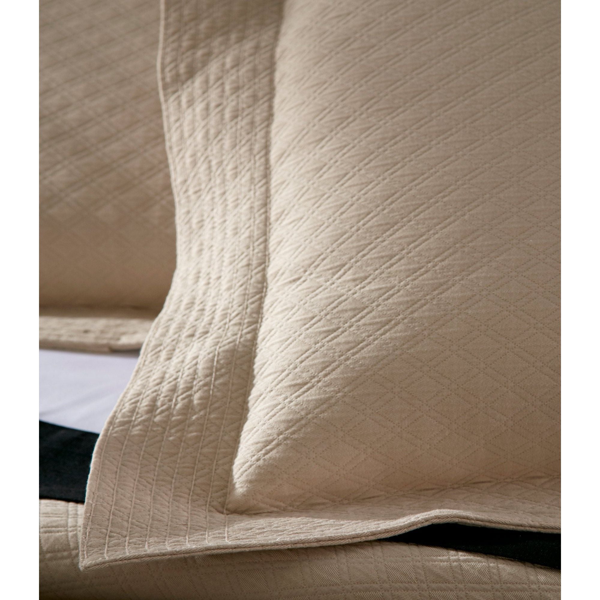 Peacock Alley ALY -3R NAT Alyssa White