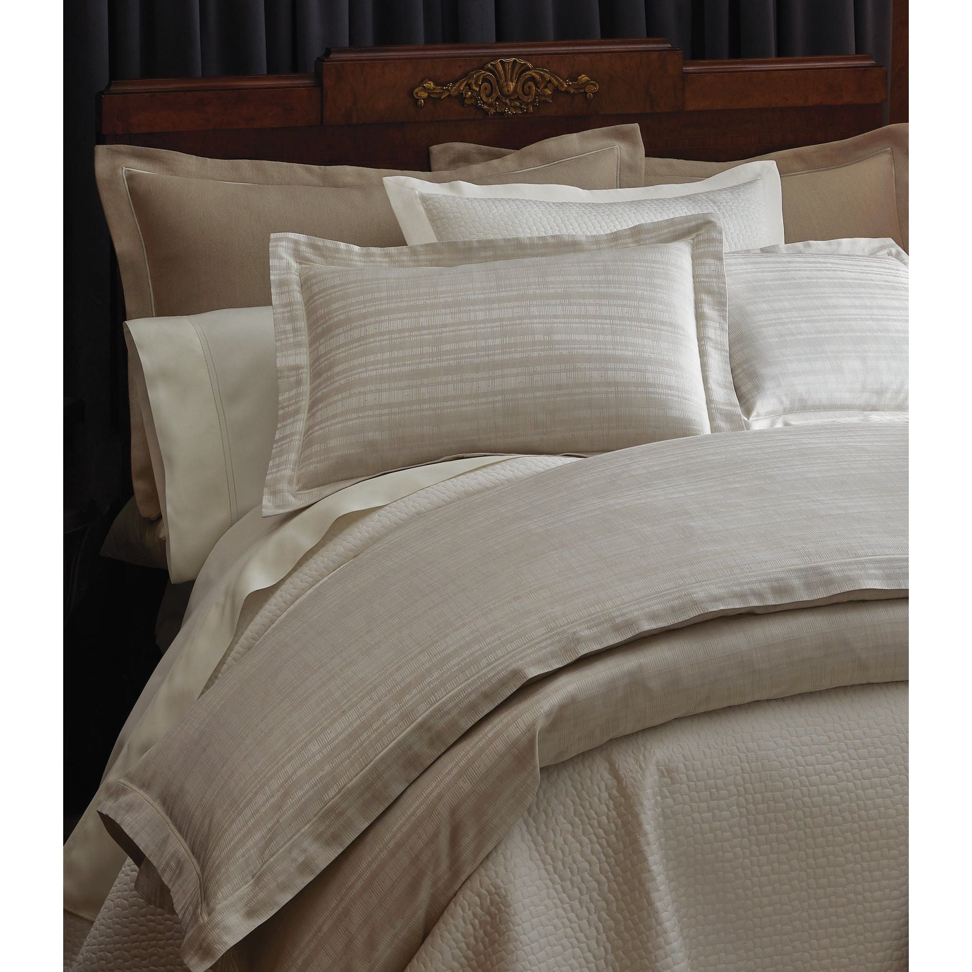 Peacock Alley BIA -3R LIN Biagio Gold