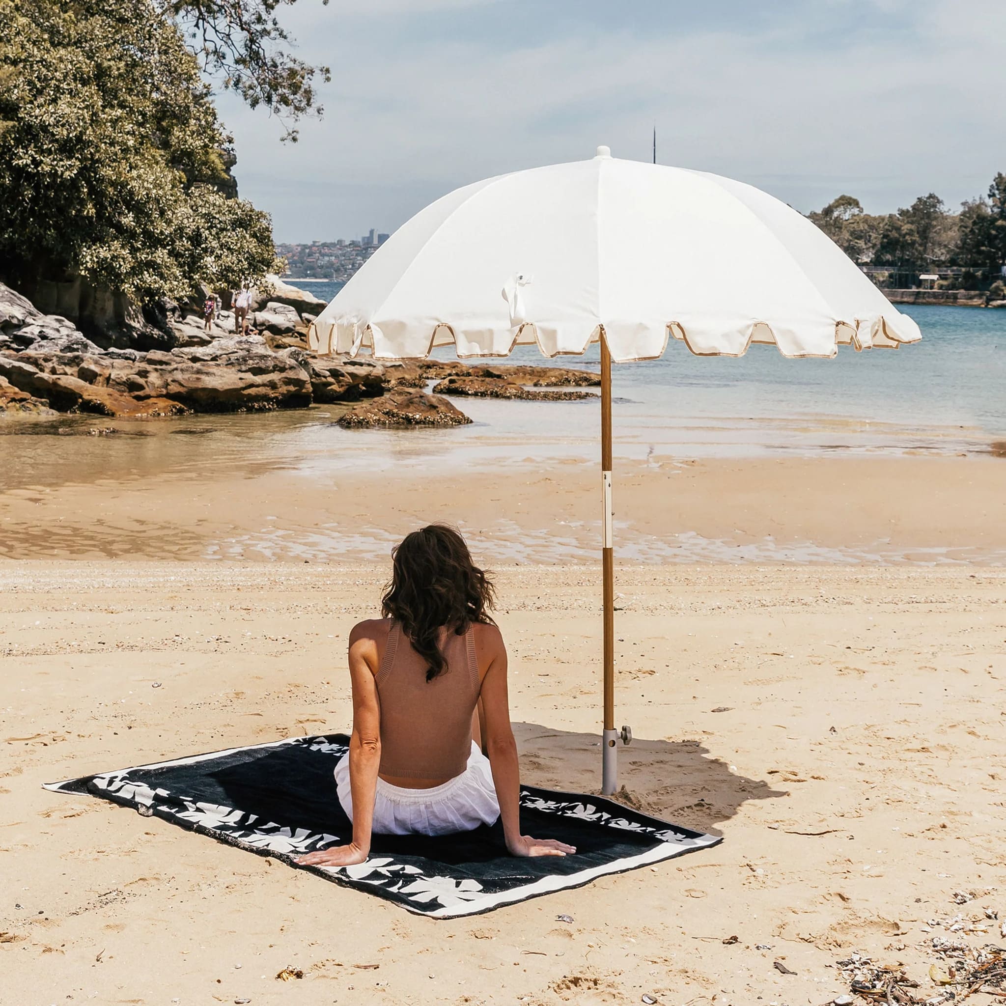 Secure shade anywhere with a durable, anodised aluminium ground anchor.