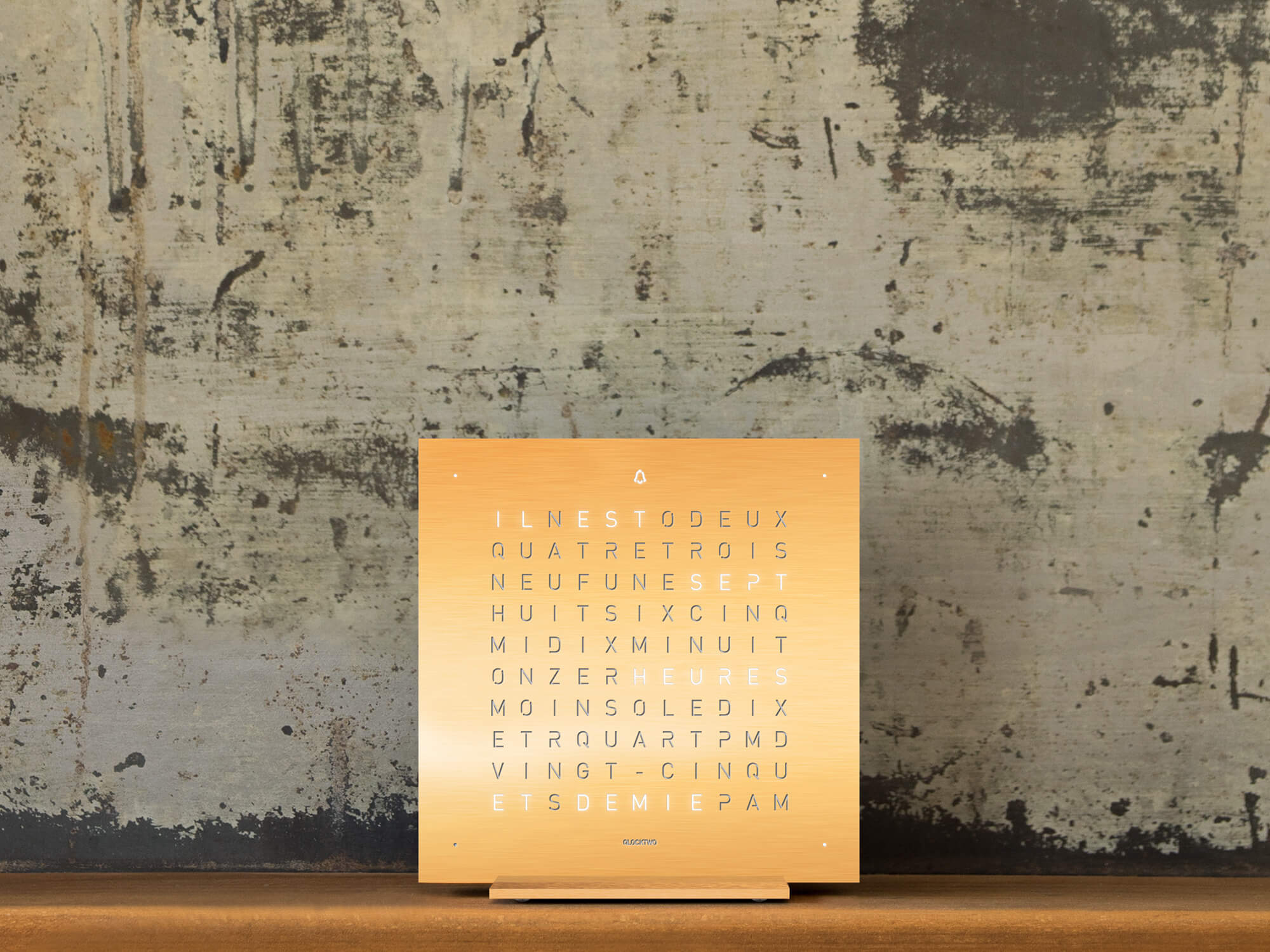 QLOCKTWO T4GGD QLOCKTWO EARTH 13.5 Golden Legend