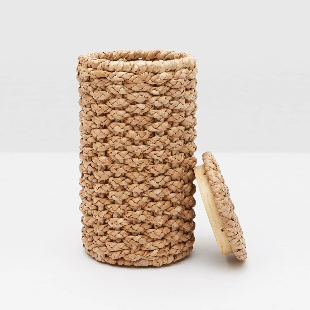Pigeon and Poodle PP000546 Destin Bath Toilet Paper Holder (Round) in Natural Seagrass