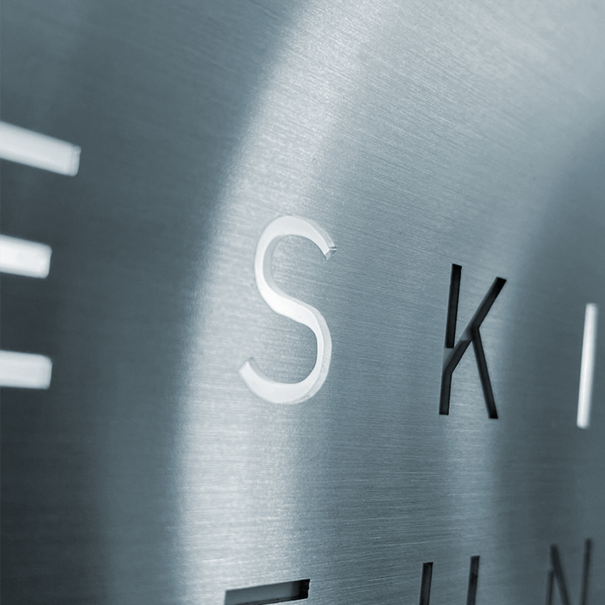 QLOCKTWO LG4SS QLOCKTWO EARTH 90 Steel Series