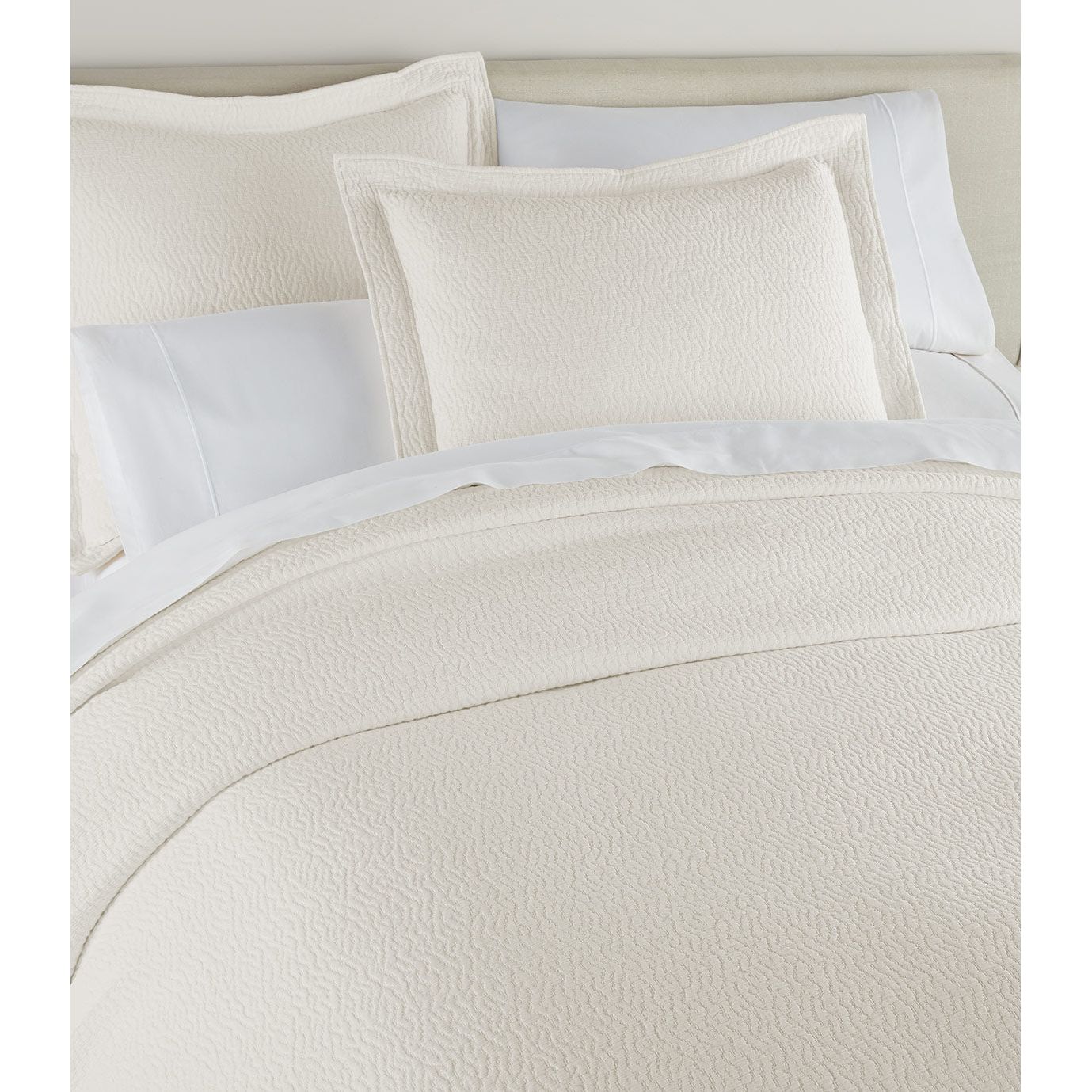 Peacock Alley MIA -3R PEA  Mia White