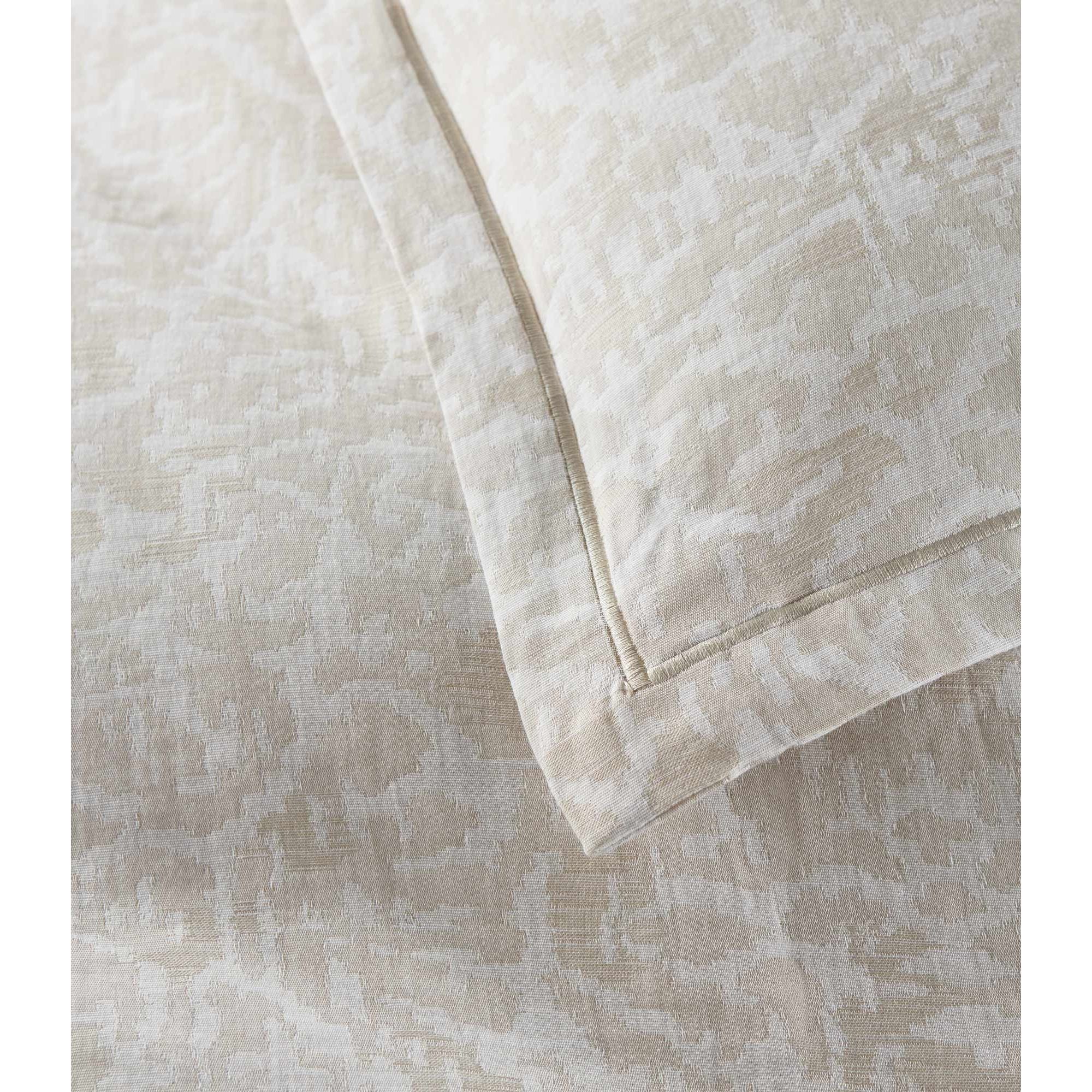 Peacock Alley RVN -3R PNE  Ravenna White